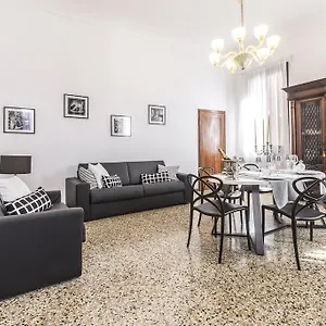 Rialto Design Boutique R&r Apartment